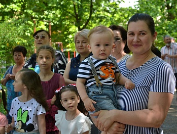 Каневчане спели всем двором