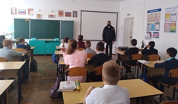 Каневские полицейские провели лекции для учащихся школ района