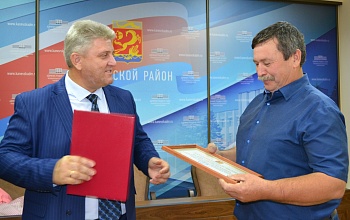 Участников Кубанской ярмарки наградил глава района