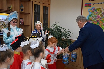 В гости к главе района с добрыми пожеланиями