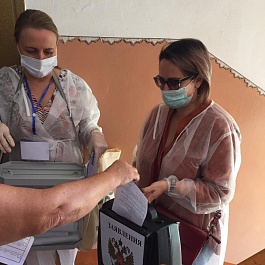 Ежедневно в голосовании на дому задействованы больше ста мобильных групп