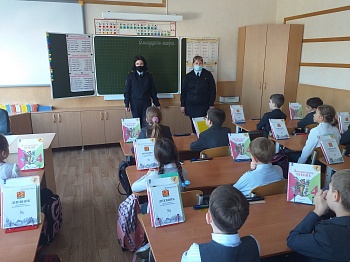 Полицейские провели профилактические мероприятия по правовому информированию детей