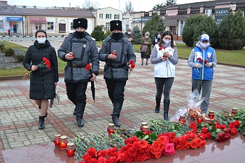 Никогда не забудут живые…