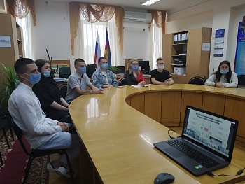 Молодежная школа завершает работу