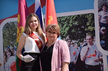 Медали торжественно вручить!