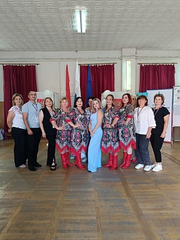 На избирательном участке № 17-47, который находится в здании АО «Каневскаярайгаз», голосуют под музыку