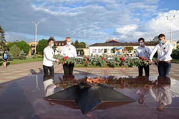Памяти павших будьте достойны...