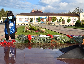 Памяти павших будьте достойны...