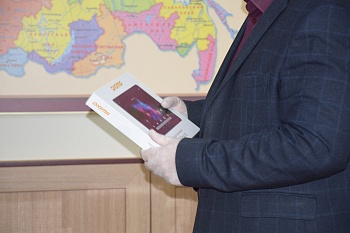 Три семьи Каневского района получили планшеты в рамках проекта «Помоги учиться дома»