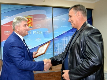 Участников Кубанской ярмарки наградил глава района