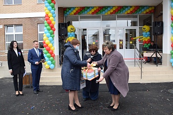 Новая школа станицы Каневской распахнула двери для учащихся и педагогов