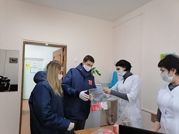 Каневская молодежь активно помогает врачам и населению