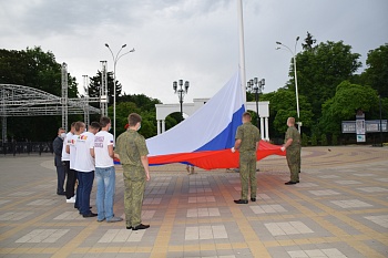 В Каневской торжественно подняли российский триколор в честь Дня России