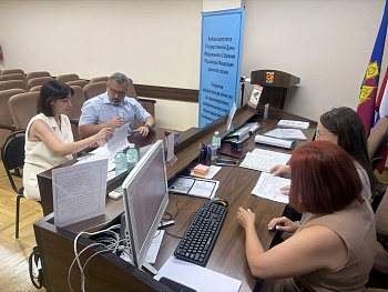 ОИК № 57 приняла документы на выдвижение и регистрацию от кандидатов в депутаты Государственной Думы Федерального Собрания Российской Федерации девятого созыва 