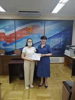 Слушатели «Молодежной школы правовой и политической культуры» Каневского района получили сертификаты