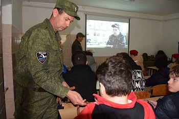 В День Неизвестного Солдата каневским школьникам и юнармейцам рассказали о поисковых отрядах