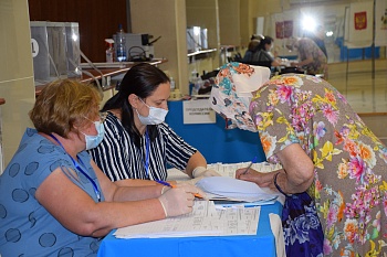 Участие в выборах губернатора и депутатов райсовета приняла Наталья Боева