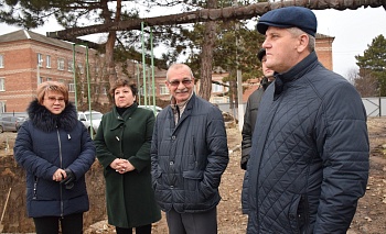 Глава района Александр Герасименко оценил масштаб строительства нового здания второй школы