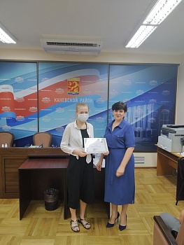 Слушатели «Молодежной школы правовой и политической культуры» Каневского района получили сертификаты