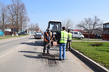 В Каневском районе отремонтируют более пятнадцати километров дорог