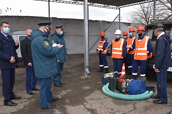 Смотр техники спецслужб прошел в Каневской в рамках командно-штабных учений