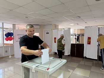 Земляки спешат на избирательные участки