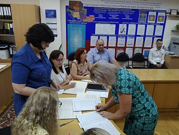 Заседание ТИК Каневская по вопросу регистрации