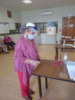 Основной день голосования по внесению поправок в Конституцию стартовал 