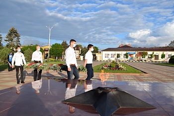 Памяти павших будьте достойны...