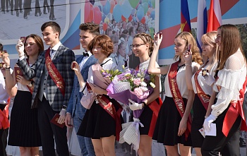 Медали торжественно вручить!