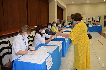 Участие в выборах губернатора и депутатов райсовета приняла Наталья Боева