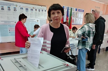 Участковые избирательные комиссии встречают первых избирателей