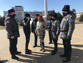В Каневском районе общественница проверила работу нарядов патрульно-постовой службы