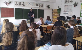 Каневские полицейские провели лекции для учащихся школ района