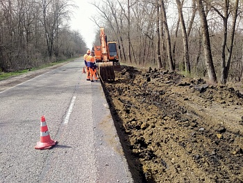 Участок дороги в районе Челбасского леса полностью отремонтируют 