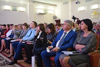 За укрепление института приемной семьи на краевом уровне отмечена Ирина Ильницкая из Каневского района