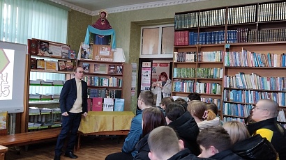 Лекция в библиотеке храма 1