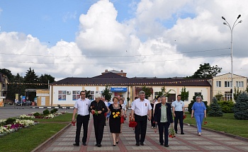 К обелиску Славы возложили цветы в День памяти и скорби