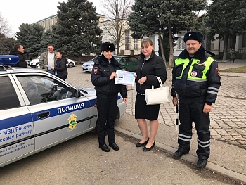 В международный день борьбы с коррупцией полицейские Каневского района провели профилактические беседы 