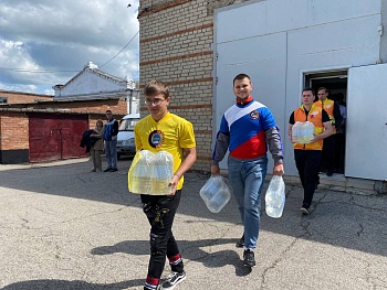 Очередную партию гуманитарной помощи собрали в Каневском аграрно-технологическом колледже