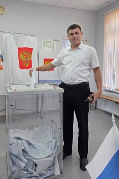 До завершения первого дня голосования остаётся менее часа