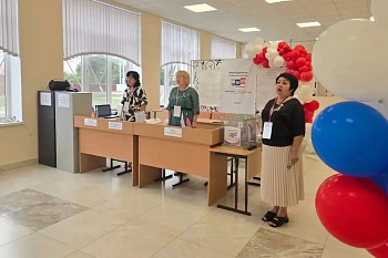 Работа избирательных участков началась с гимна Российской Федерации