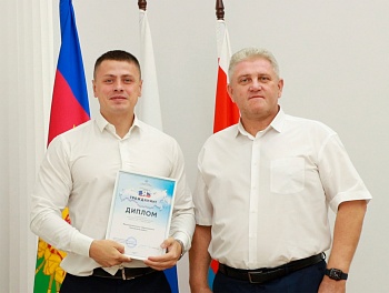 С награждения начали сегодня расширенное планерное совещание в администрации Каневского района