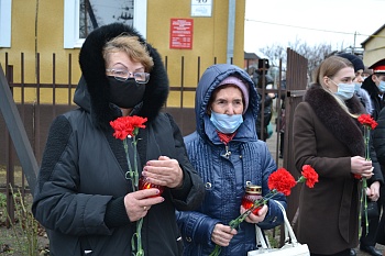 Никогда не забудут живые…