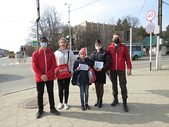 В Каневском районе полицейские совместно с активистами «Молодежного патруля» провели акцию «Пешеходный переход»