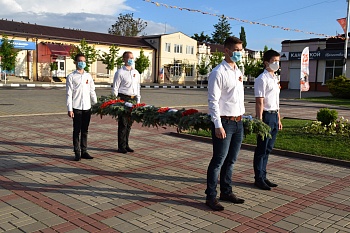 Памяти павших будьте достойны...