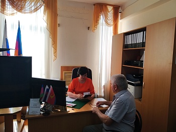 В территориальной избирательной комиссии Каневская продолжается прием документов от кандидатов