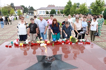 Каневчане почтили память жертв атаки БПЛА в Архипо-Осиповке
