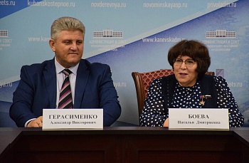 Наталья Боева поделилась политическим опытом с молодыми депутатами Каневского района