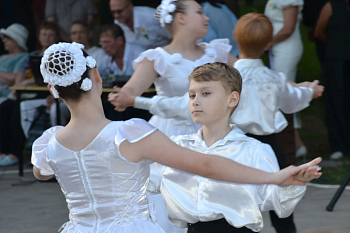 Концерт, посвящённый Дню семьи, любви и верности, состоялся в центральном парке 8 июля